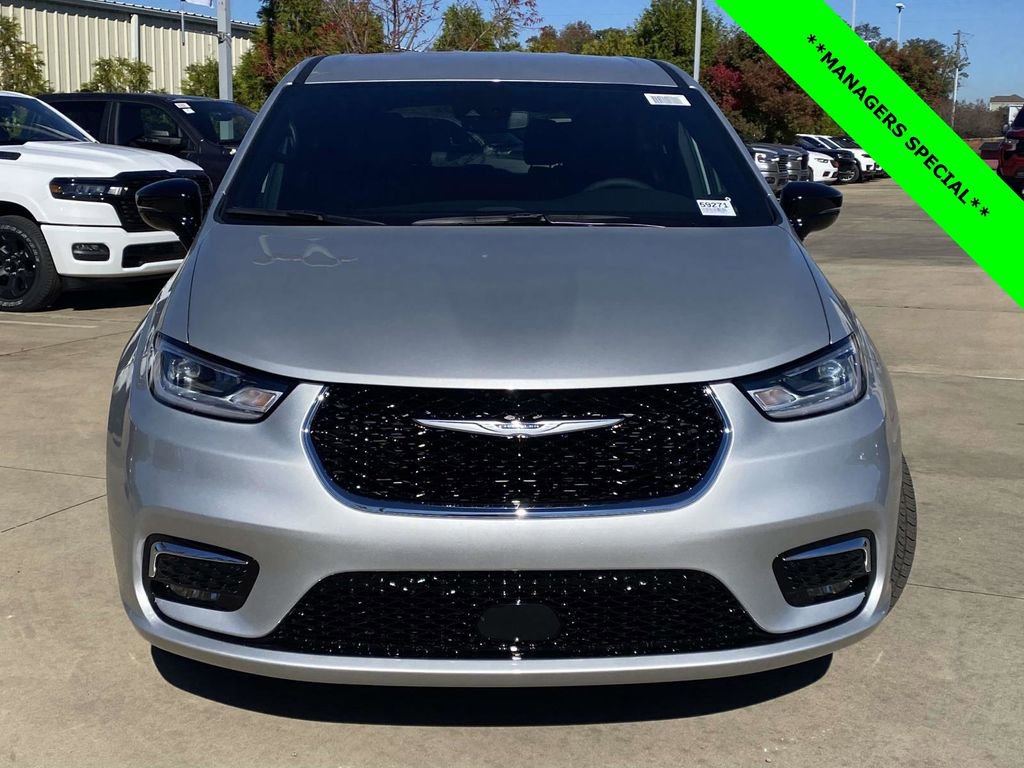 New 2026 Chrysler Pacifica Select image 2