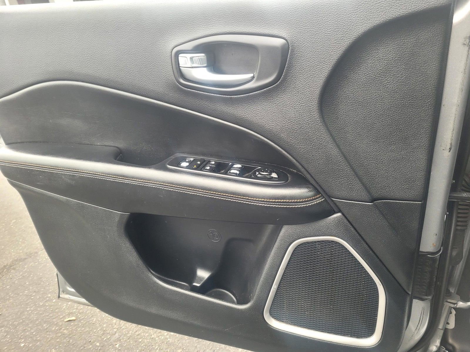 Used 2020 Jeep Compass Latitude w/ Popular Equipment Group image 18