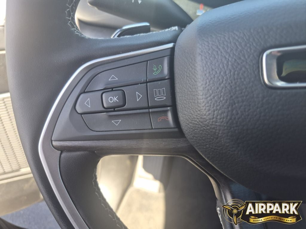 New 2025 Jeep Grand Cherokee Limited w/ Luxury Tech Group II RWD image 15
