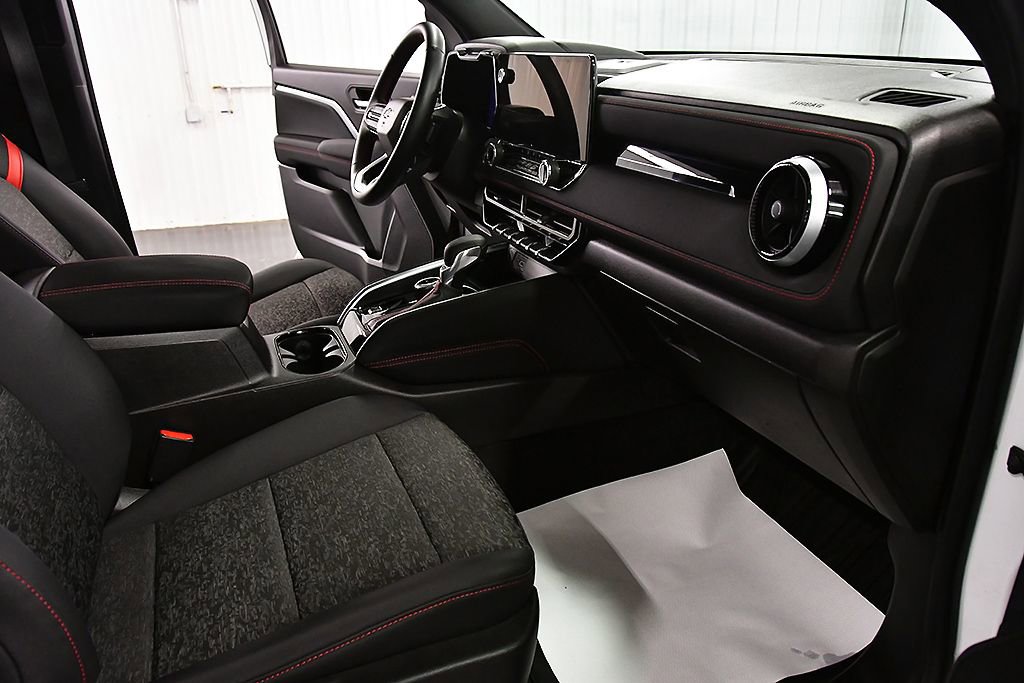 Used 2024 Chevrolet Colorado Z71 w/ LPO, Dark Essentials Package image 31