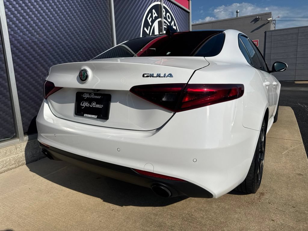 Used 2022 Alfa Romeo Giulia Ti AWD/4WD image 7