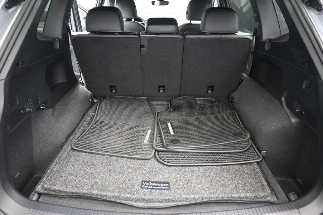 Used 2024 Volkswagen Tiguan SE R-Line AWD/4WD image 20