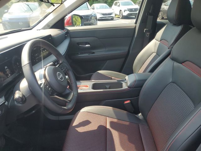 Certified 2025 Nissan Kicks SR FWD image 16