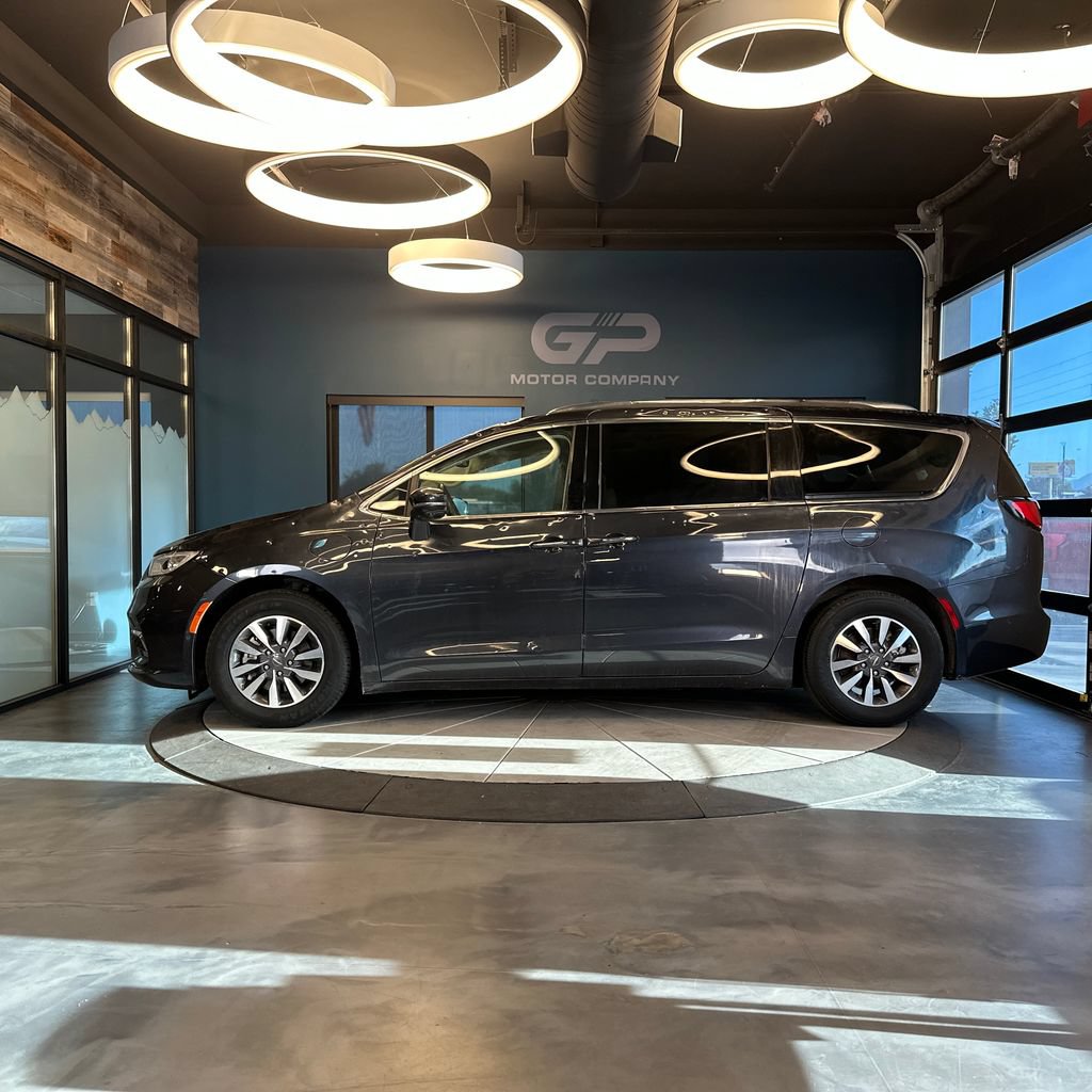 Used 2021 Chrysler Pacifica Touring-L FWD image 6