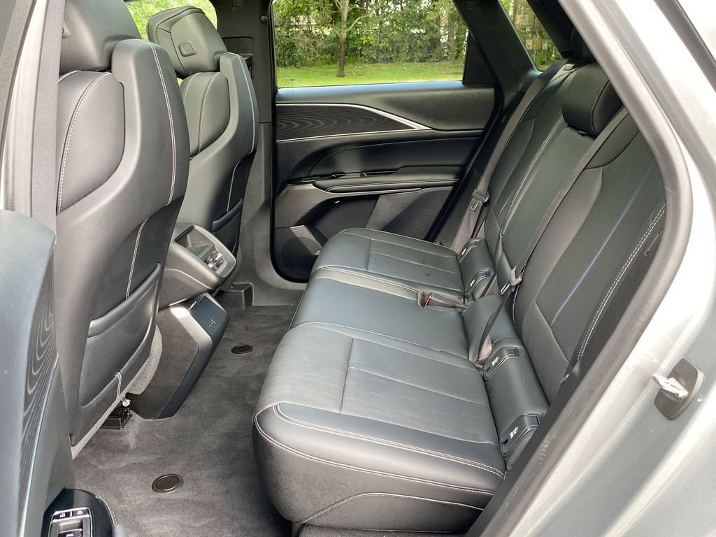 Used 2024 Cadillac Lyriq Sport image 41