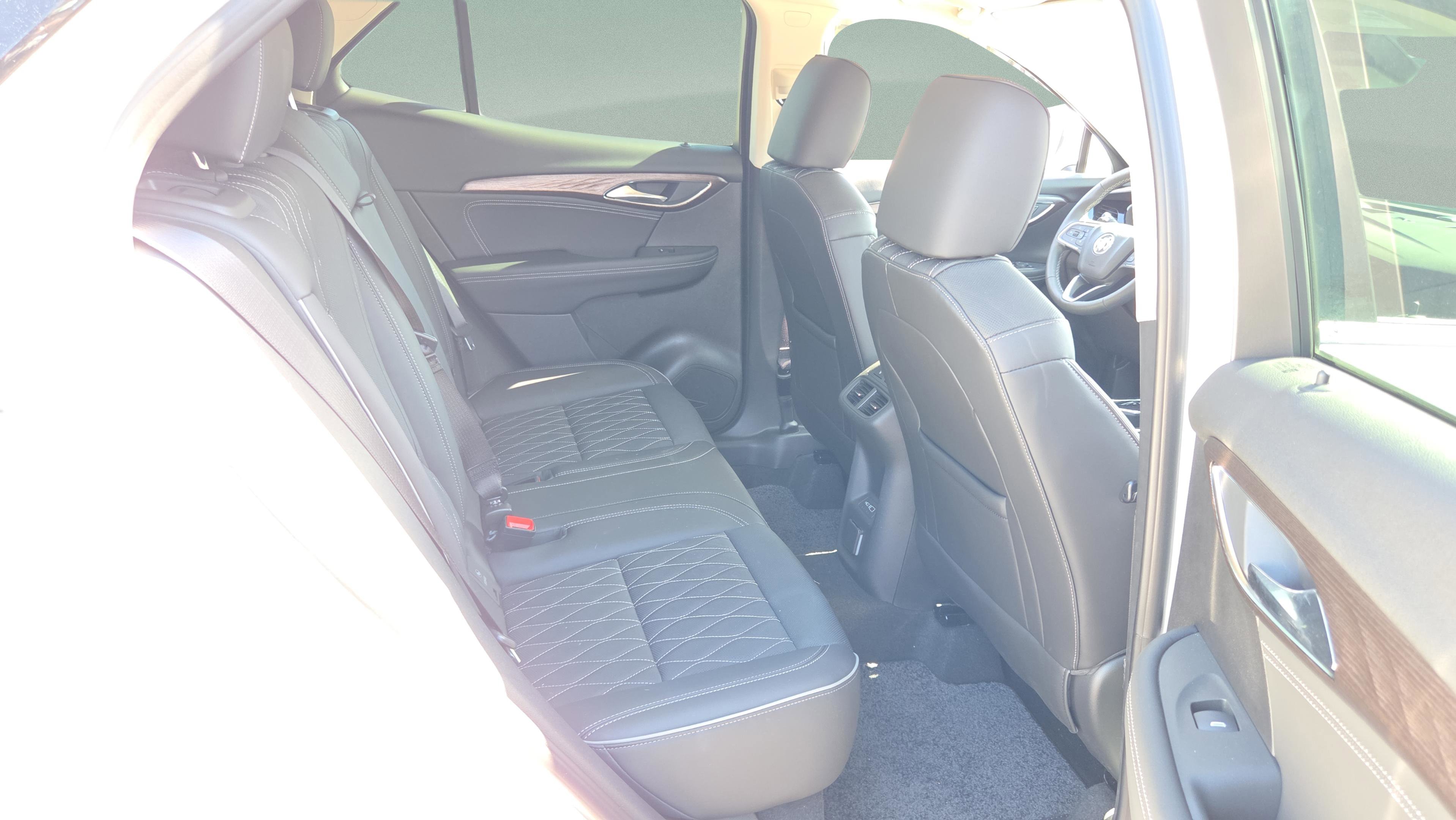 Used 2023 Buick Envision Avenir image 24