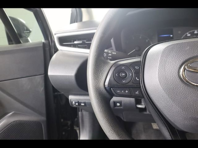 Used 2025 Toyota Corolla LE image 30
