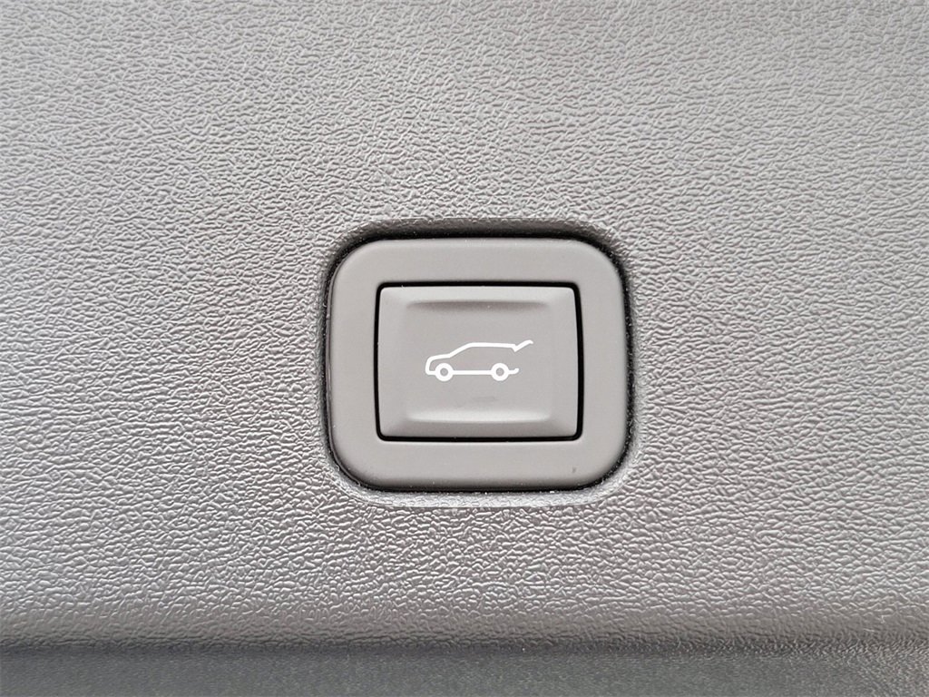 Certified 2025 Cadillac Optiq Sport 1 image 29