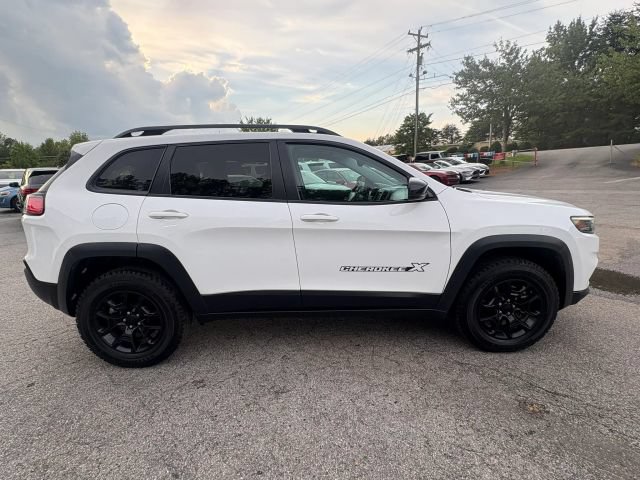 Used 2022 Jeep Cherokee Latitude w/ Sun & Sound Group AWD/4WD image 6