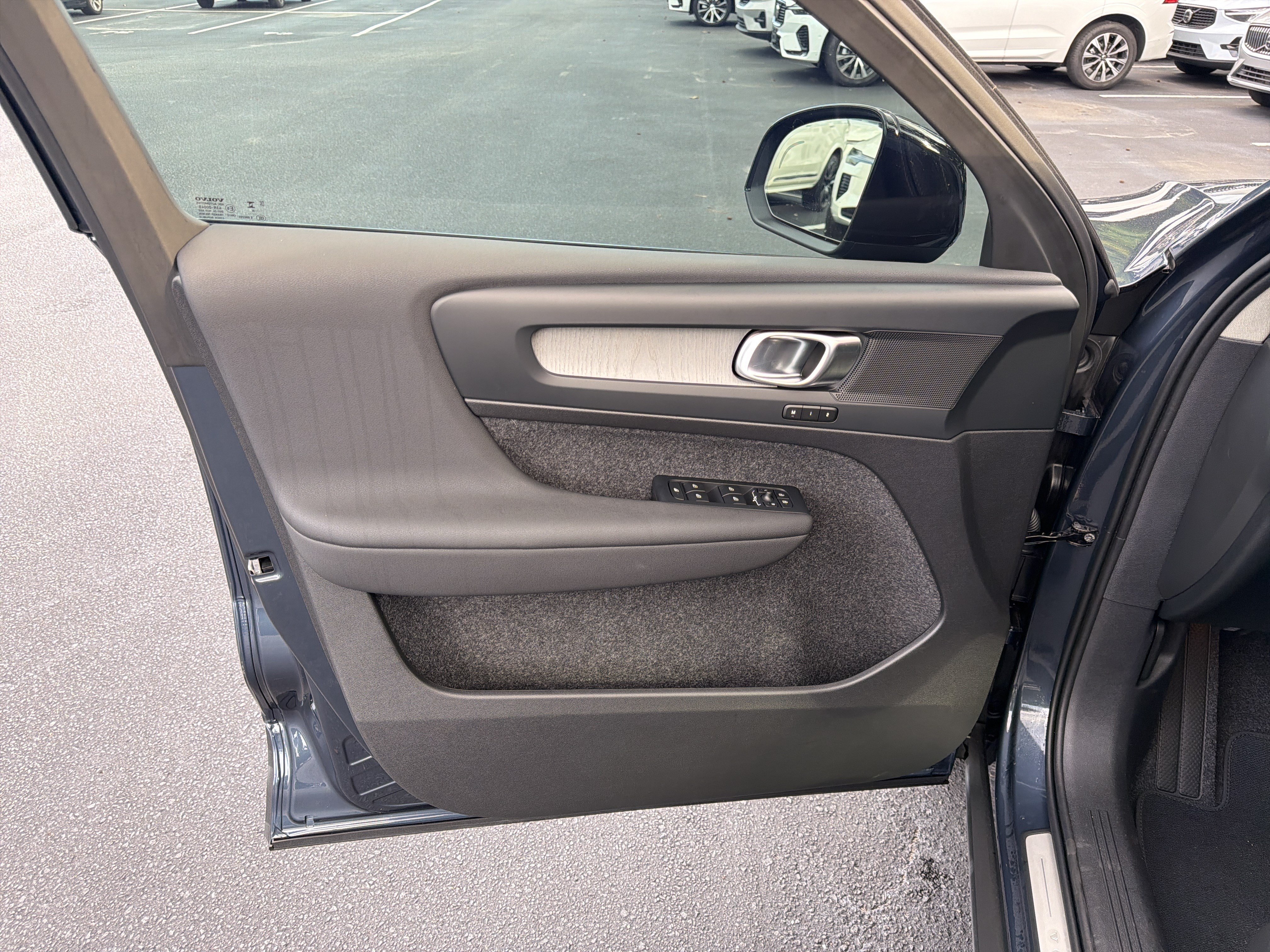 New 2026 Volvo XC40 B4 Core w/ Climate Package FWD image 13
