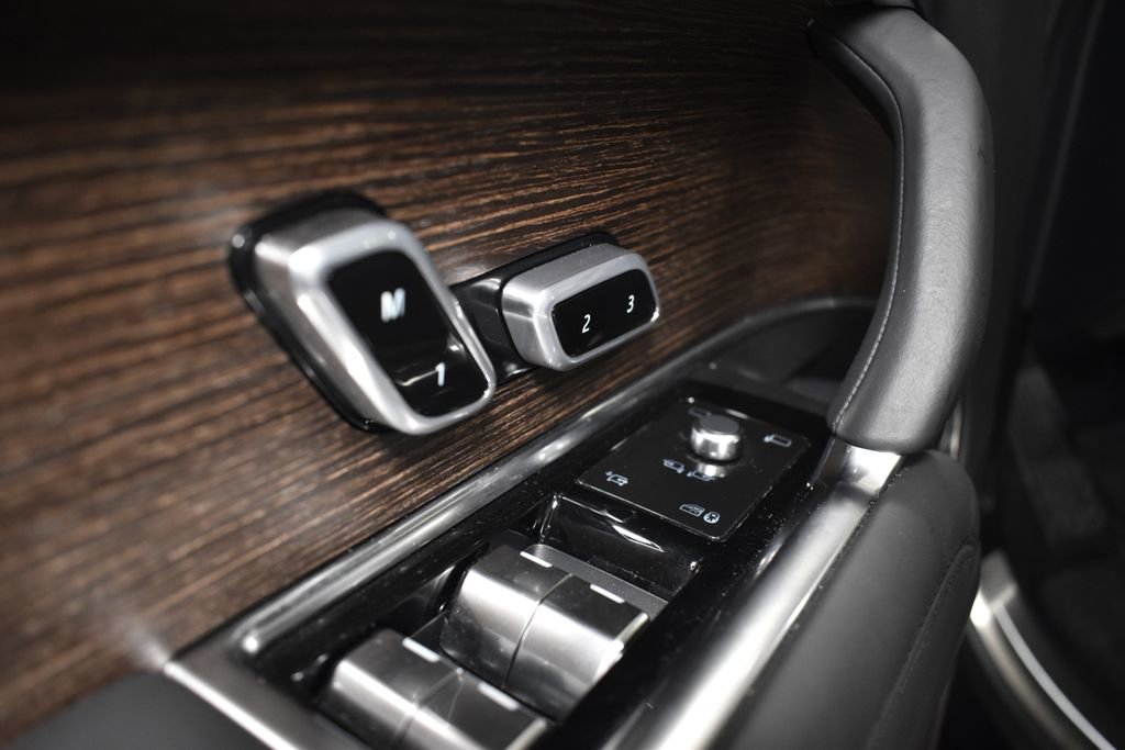 Used 2025 Land Rover Range Rover Autobiography image 23