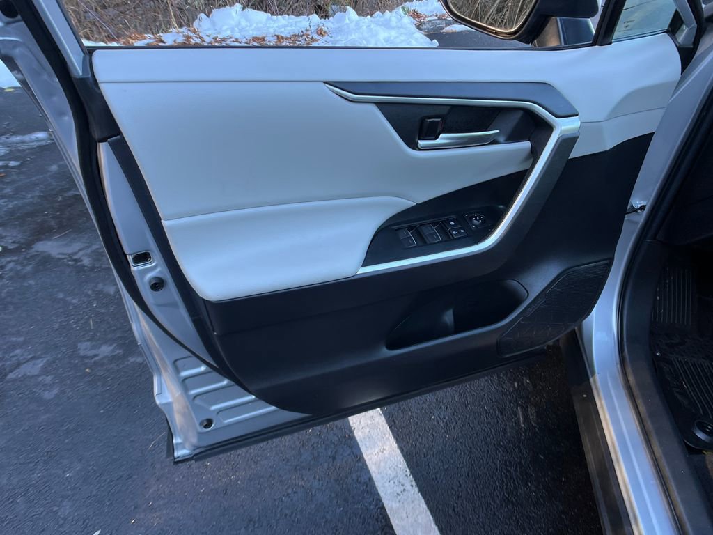 Used 2023 Toyota RAV4 XLE w/ Convenience Package image 11