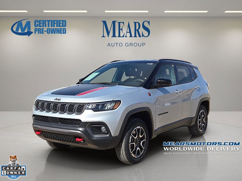 Used 2024 Jeep Compass Trailhawk image 1