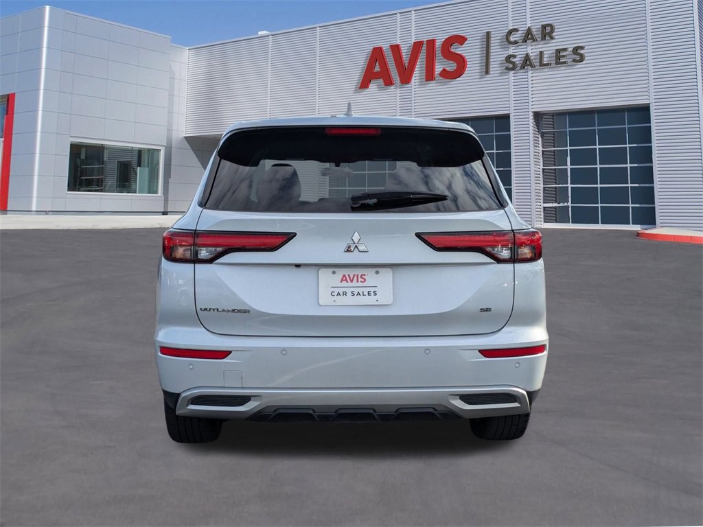 Used 2024 Mitsubishi Outlander SE image 3