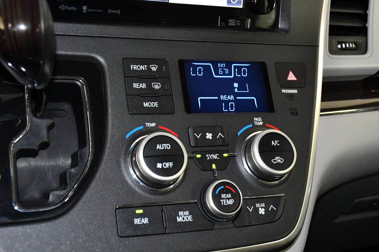 Used 2017 Toyota Sienna XLE Premium AWD/4WD image 29