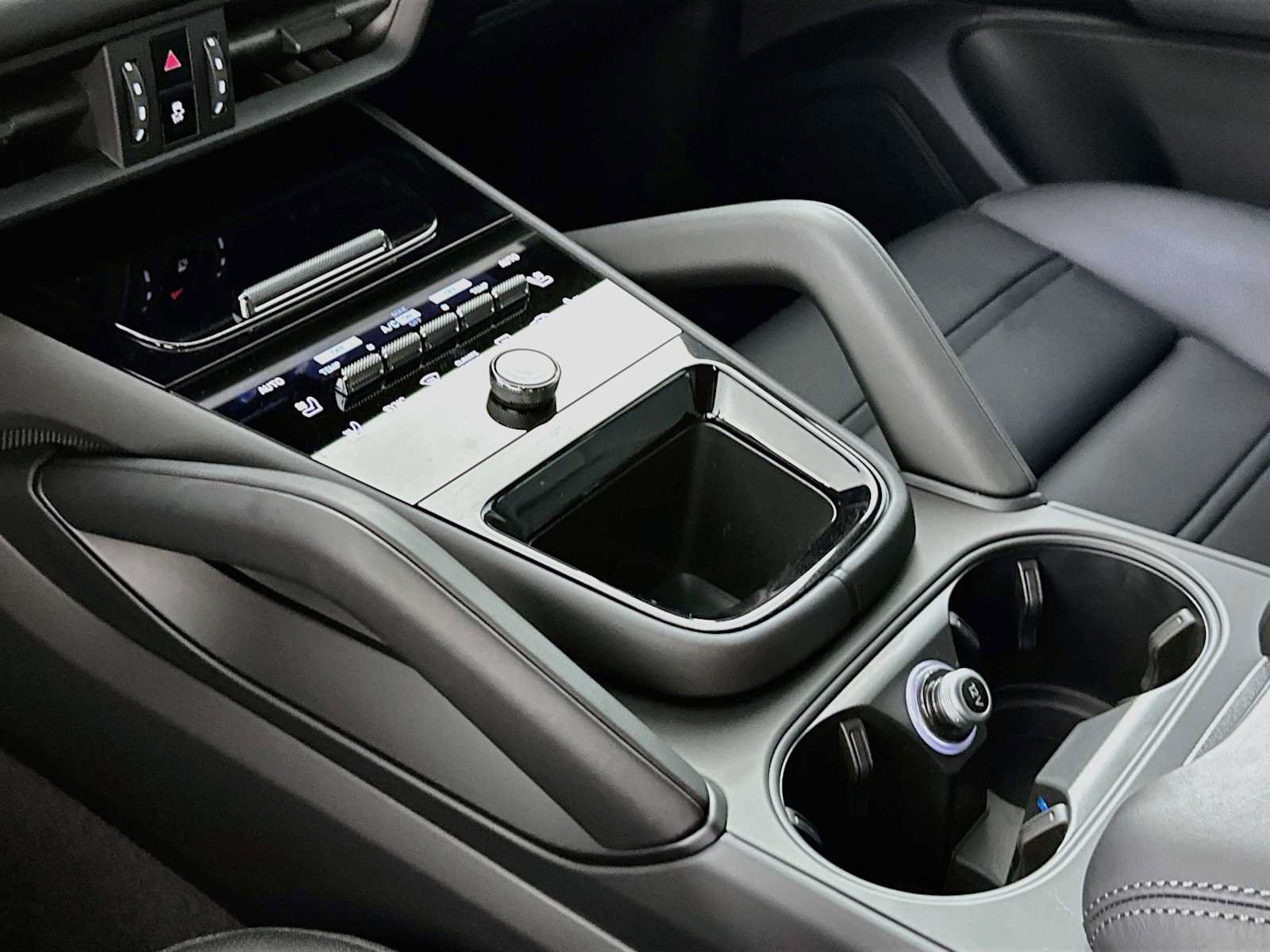 New 2026 Porsche Cayenne Coupe AWD/4WD image 20
