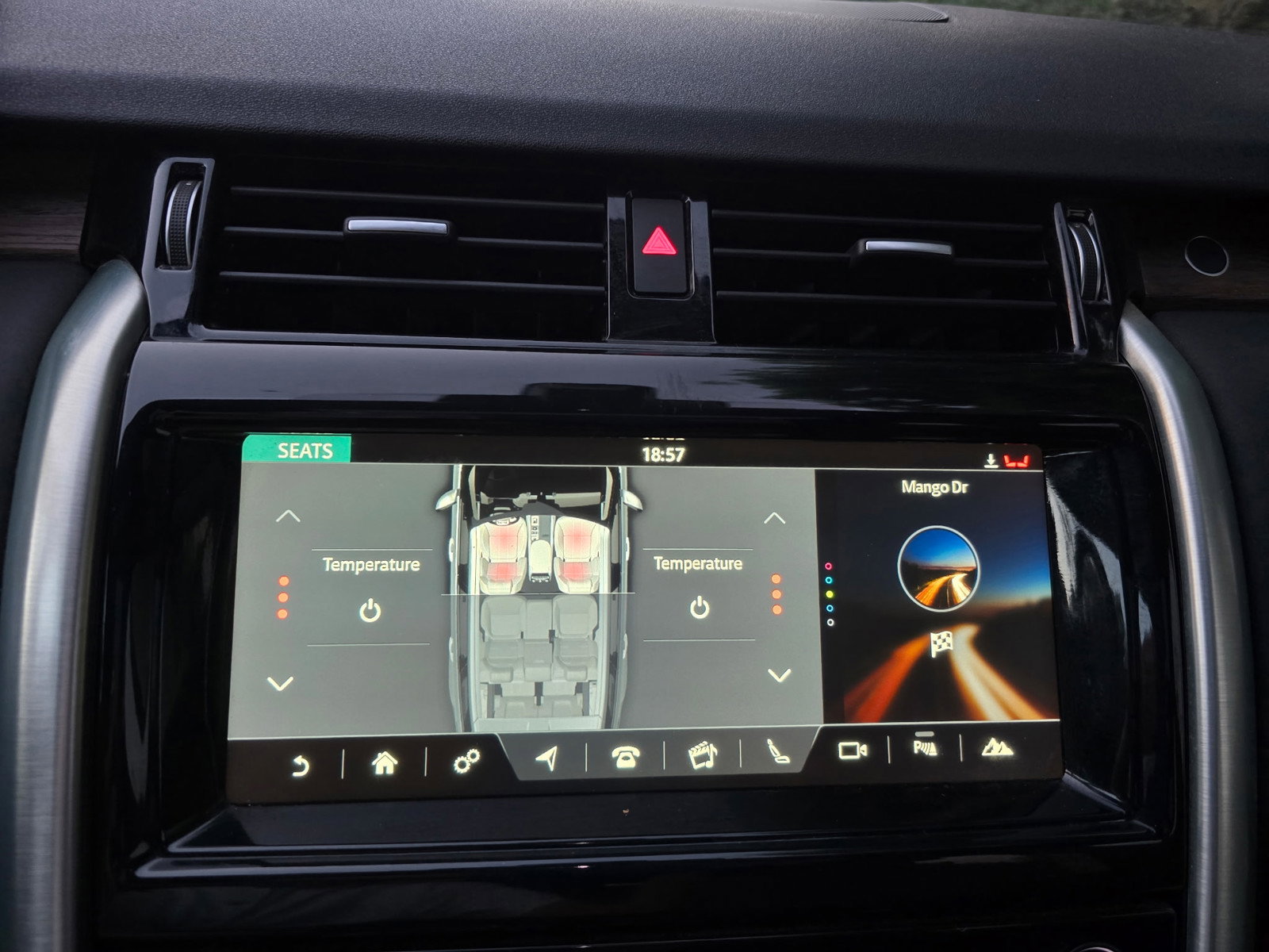 Used 2018 Land Rover Discovery HSE AWD/4WD image 19