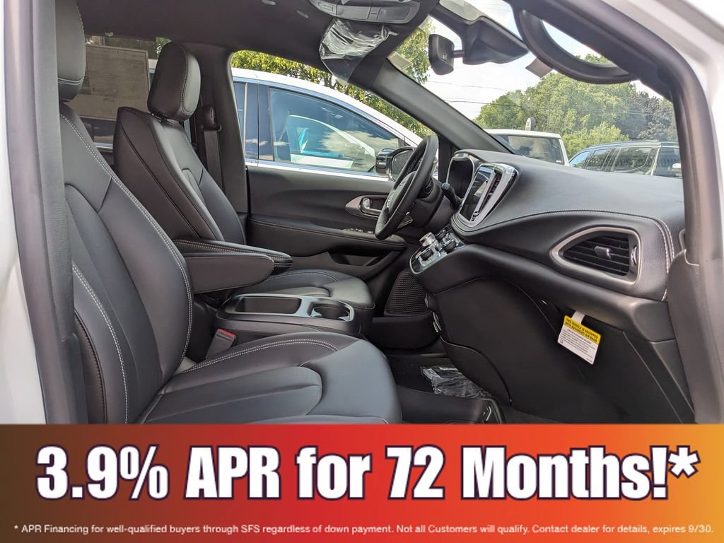 New 2026 Chrysler Pacifica Select FWD image 27