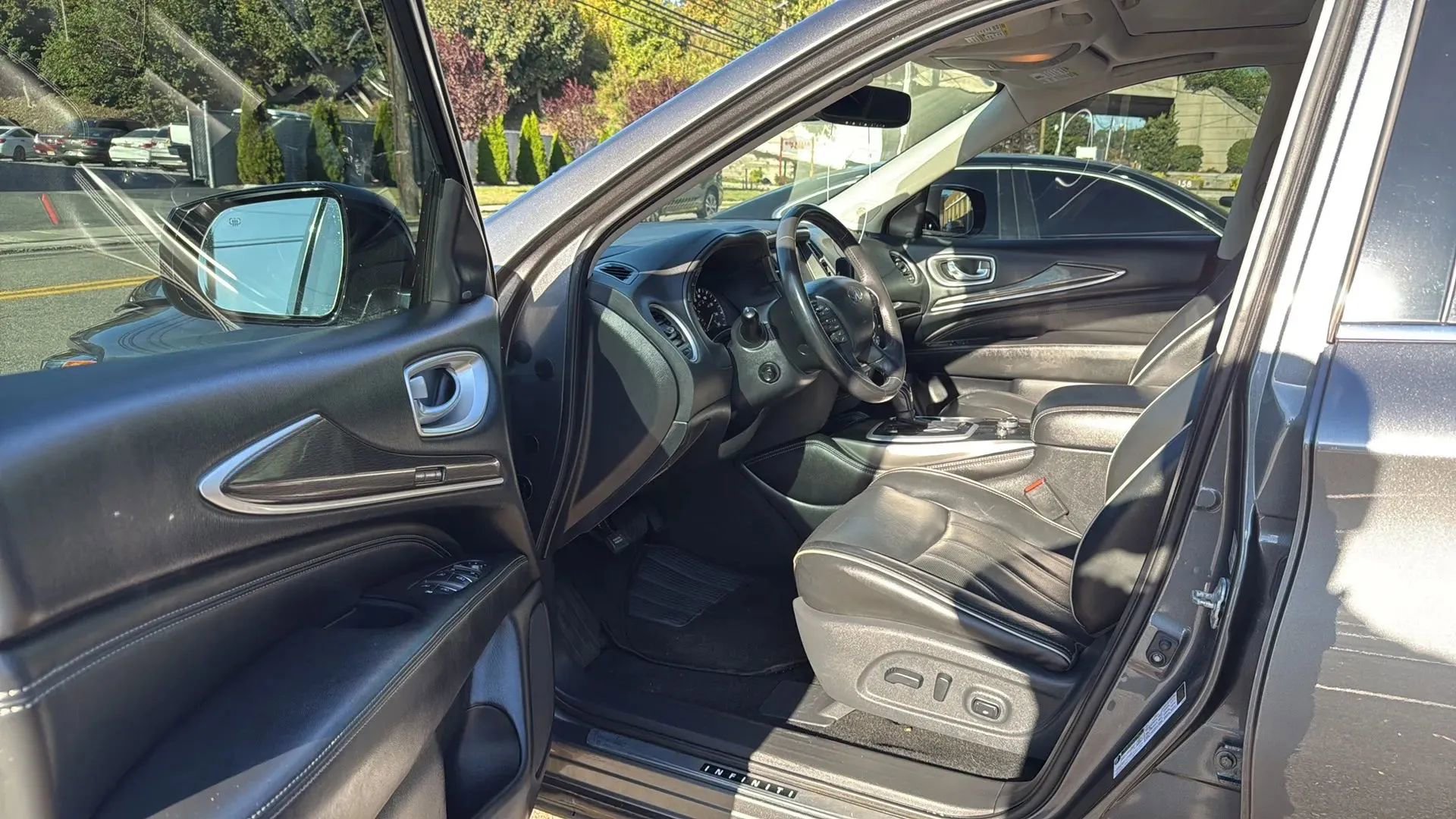 Used 2019 INFINITI QX60 Luxe w/ Essential Package image 23