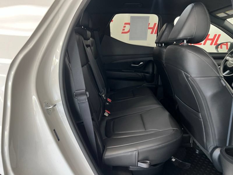 Used 2025 Hyundai Santa Cruz SEL AWD/4WD image 10
