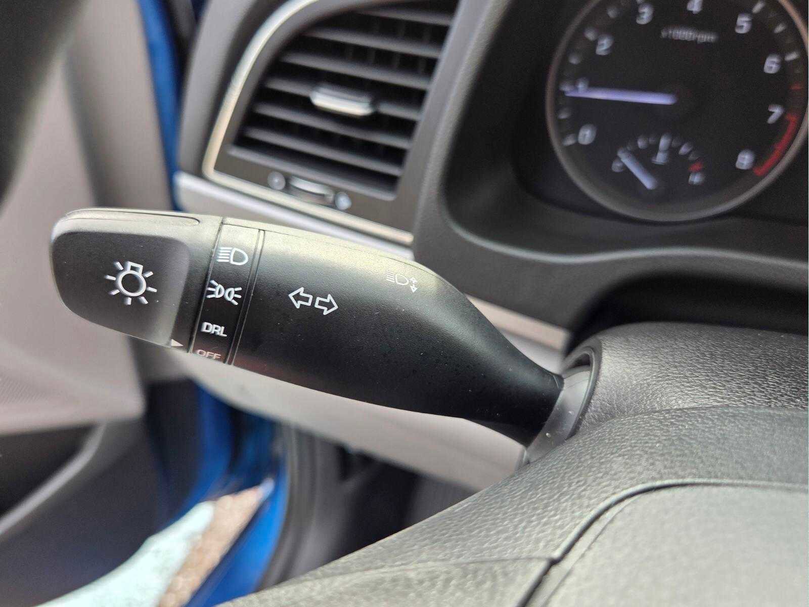 Used 2018 Hyundai Elantra SE FWD image 27