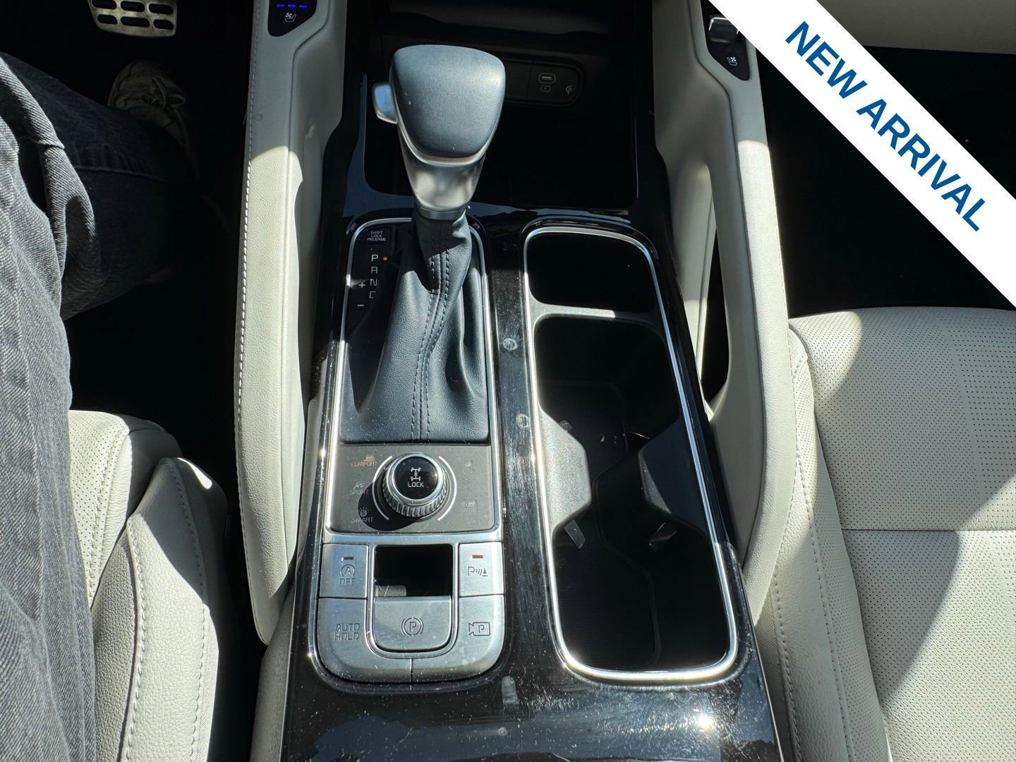 Used 2025 Kia Telluride SX w/ SX Captain's Chair Package image 25