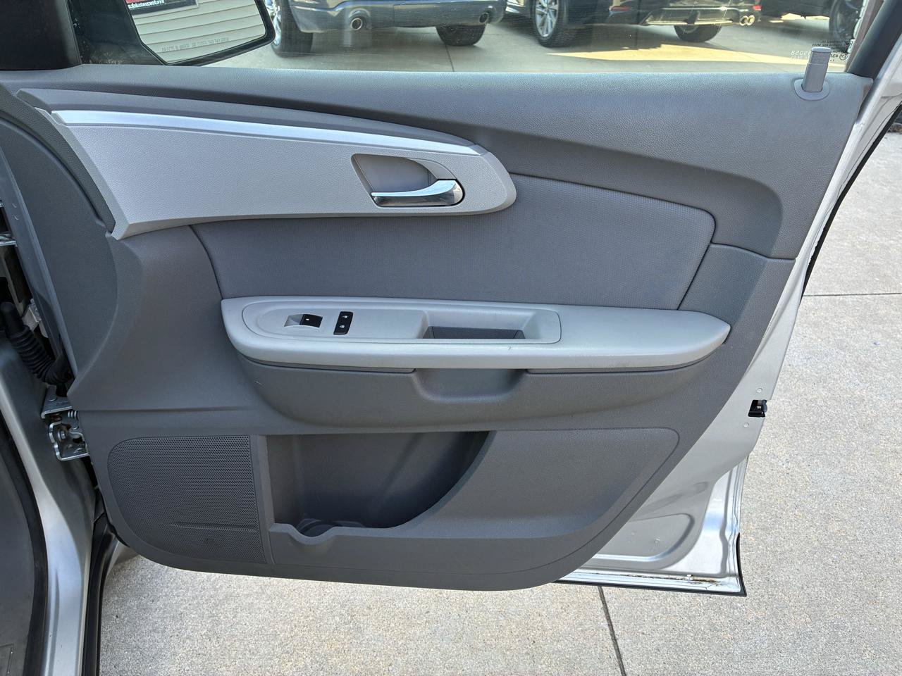 Used 2012 Chevrolet Traverse LS FWD image 11