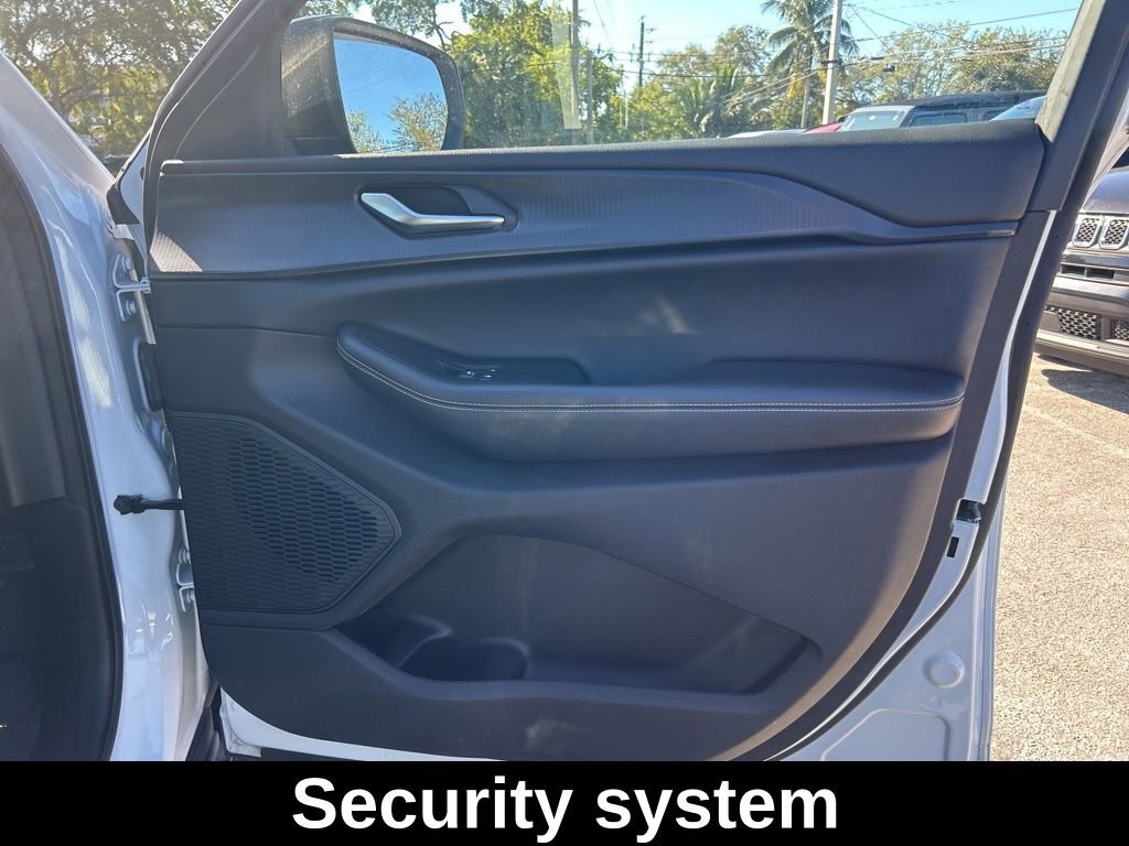 Certified 2023 Jeep Grand Cherokee L Laredo image 26