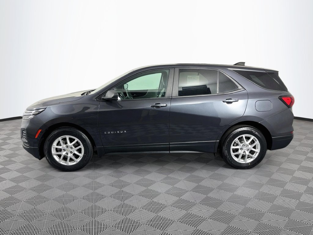 Used 2022 Chevrolet Equinox LS w/ LS Convenience Package FWD image 4