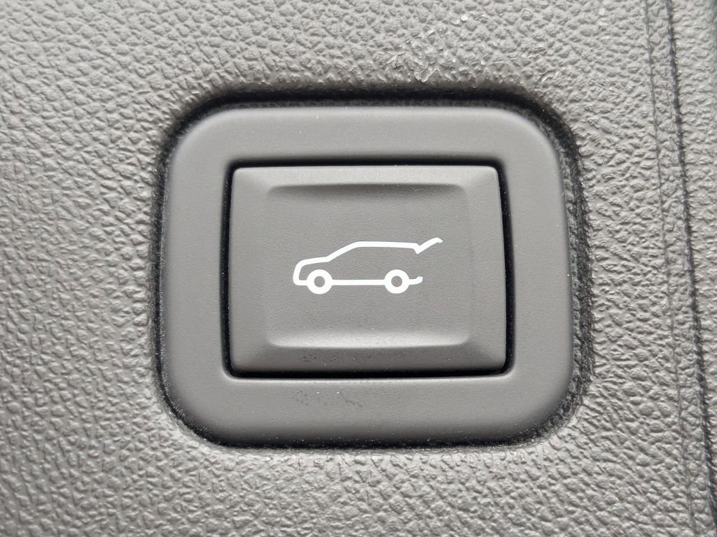 Certified 2023 GMC Terrain SLT image 15