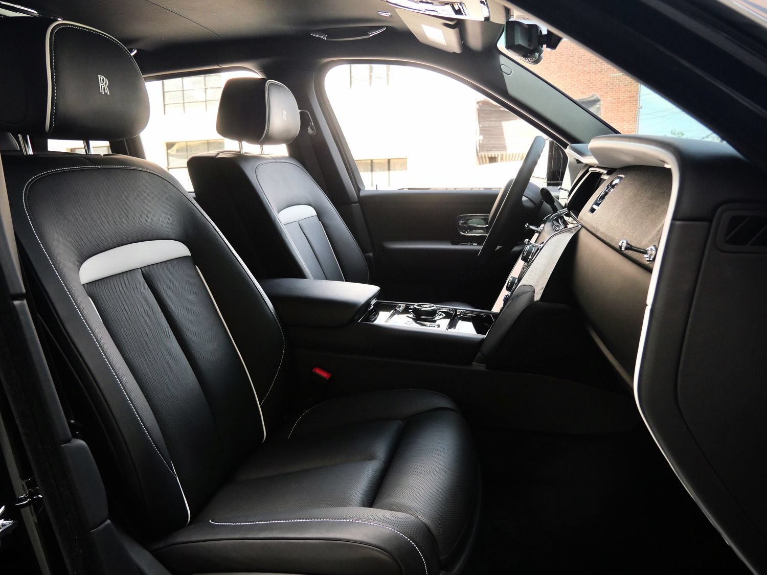 Used 2023 Rolls-Royce Cullinan AWD/4WD image 31