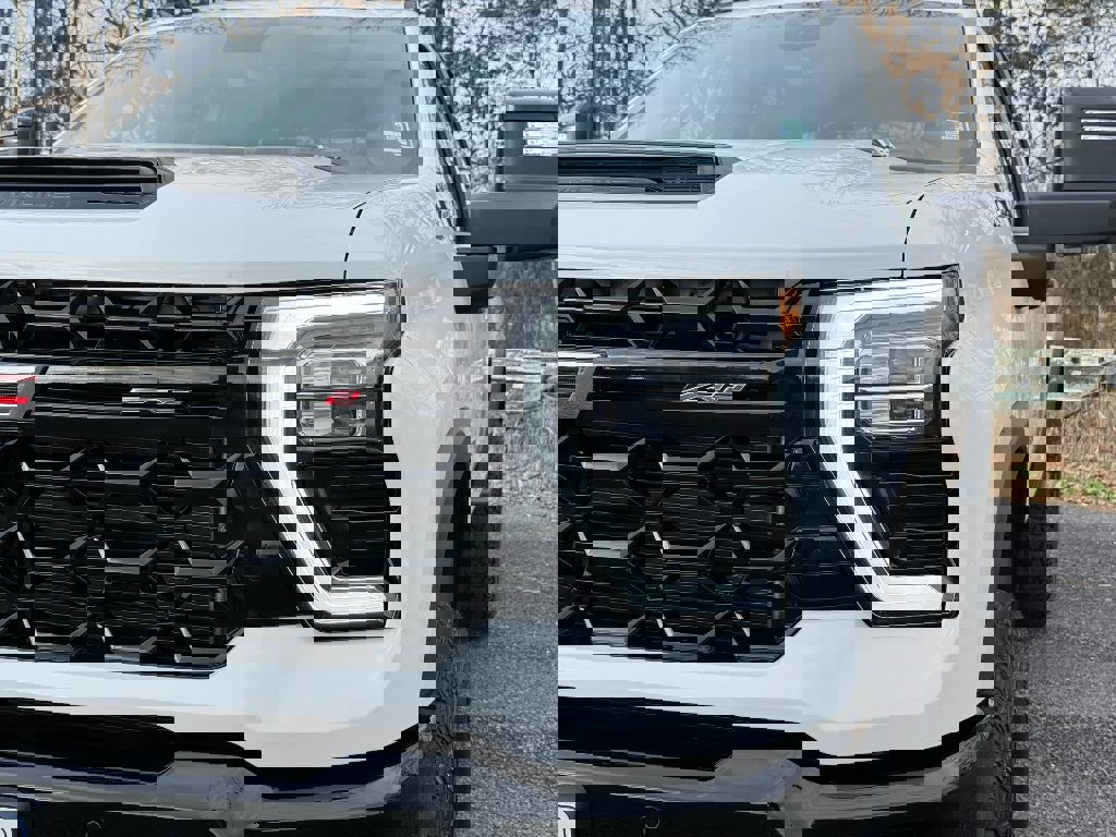 New 2026 Chevrolet Silverado 2500 ZR2 image 15