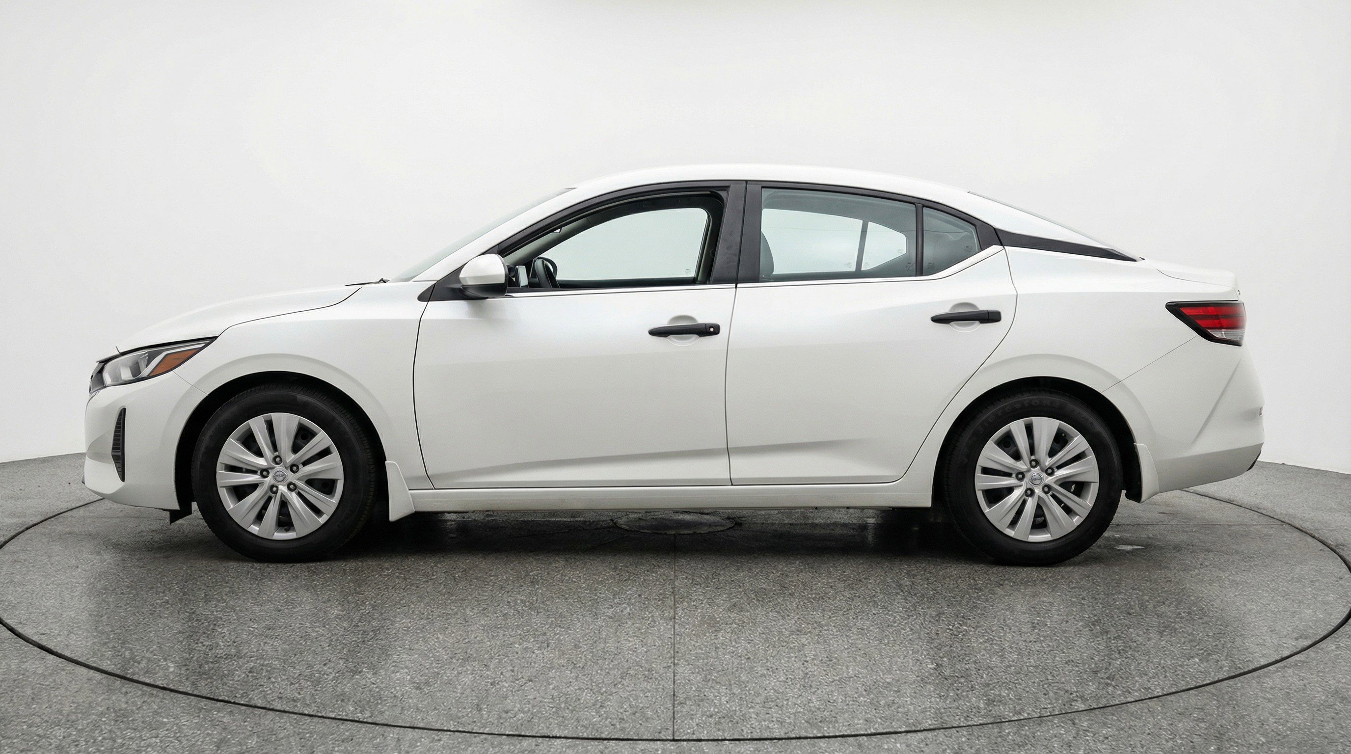 Used 2025 Nissan Sentra S image 5