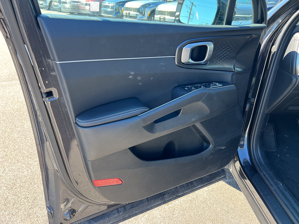Certified 2025 Kia Sorento LX FWD image 14