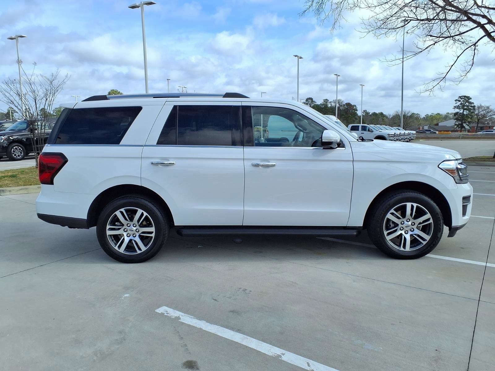 Used 2024 Ford Expedition Limited image 5