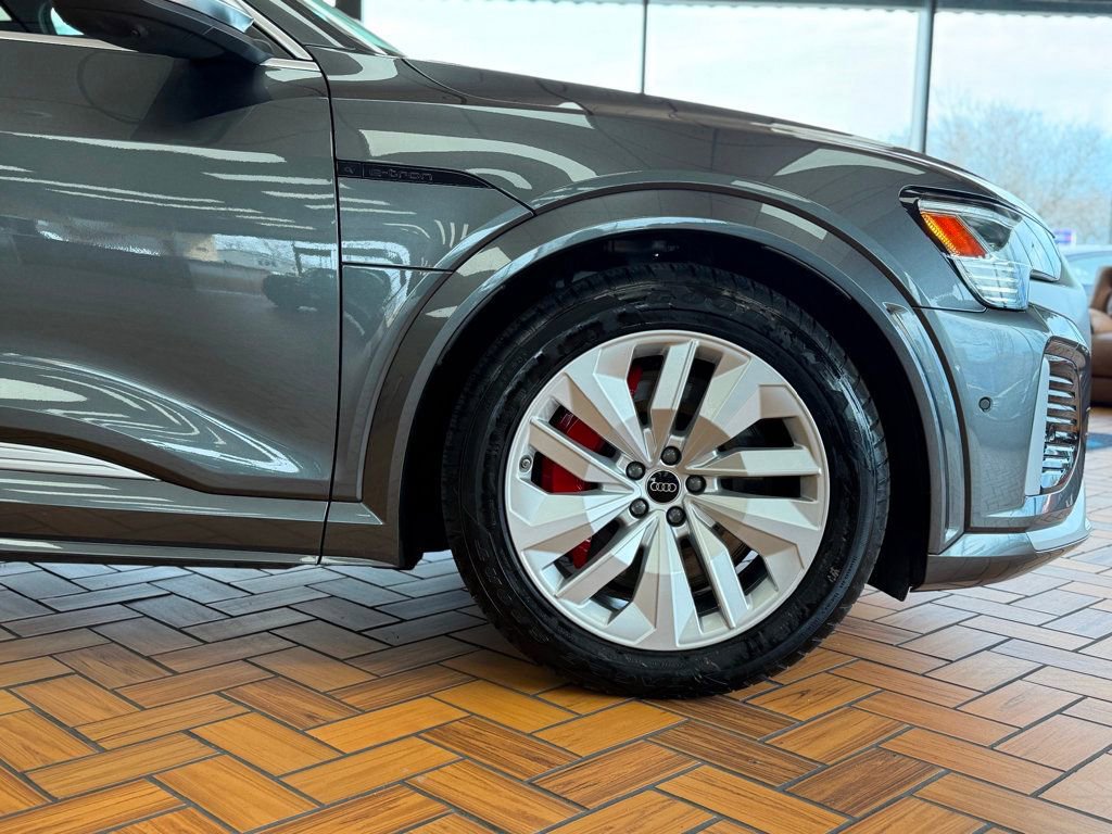 Used 2024 Audi SQ8 e-tron Premium Plus w/ AC Charging Package AWD/4WD image 16