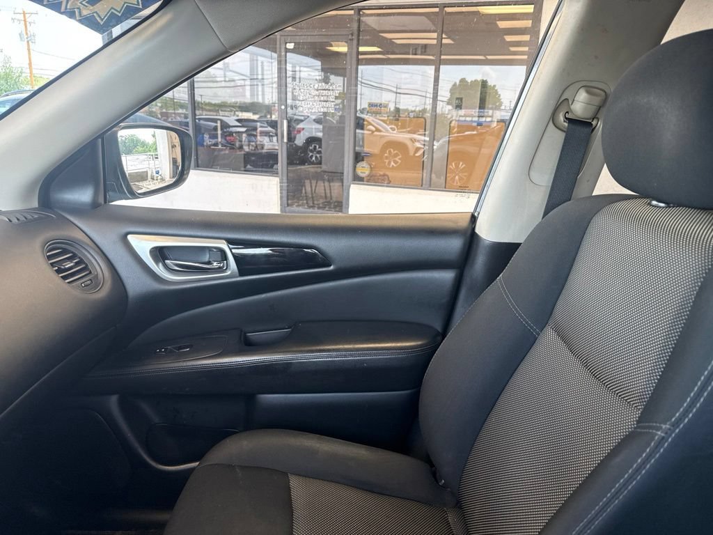 Used 2019 Nissan Pathfinder S AWD/4WD image 25