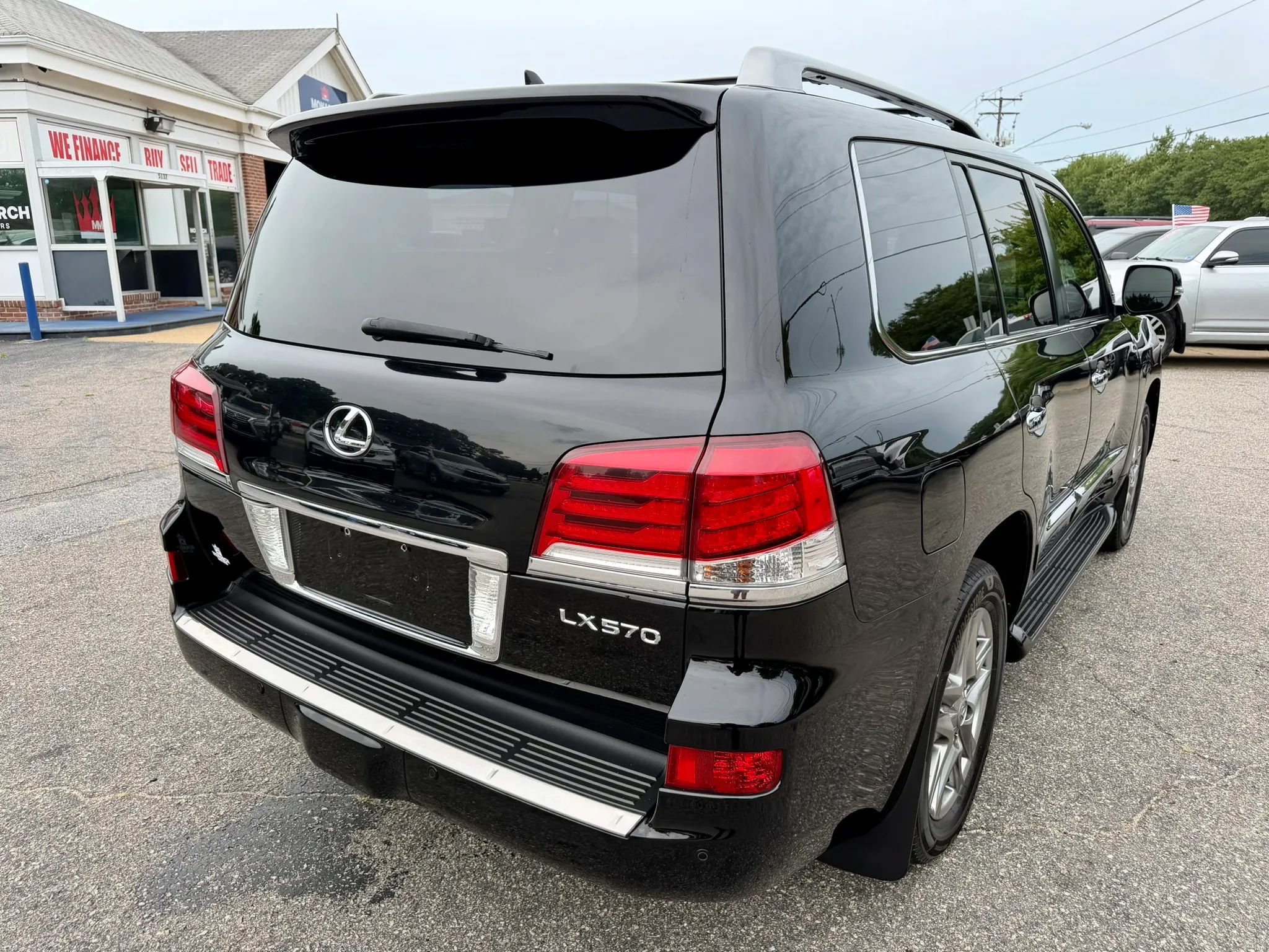 Used 2013 Lexus LX 570 4WD w/ Luxury Pkg image 5
