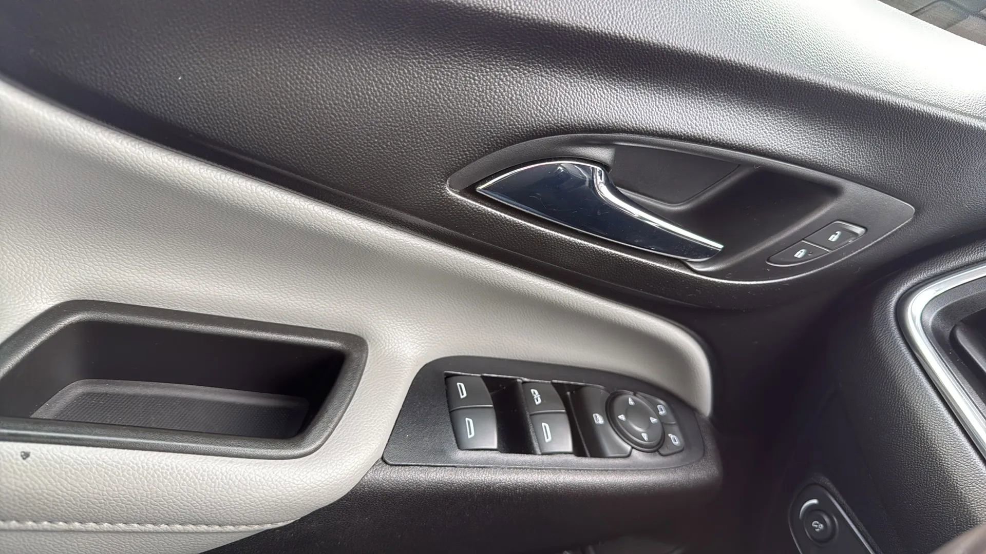 Used 2019 Chevrolet Equinox Premier AWD/4WD image 22