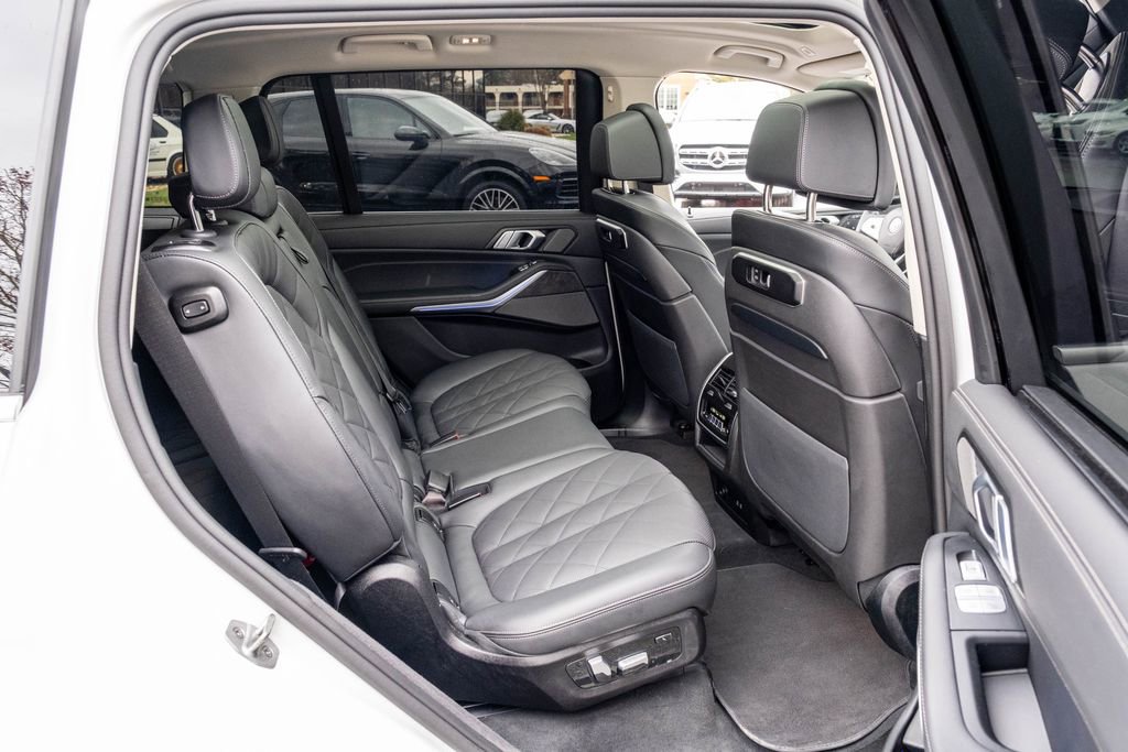 Used 2025 BMW X7 xDrive40i image 32