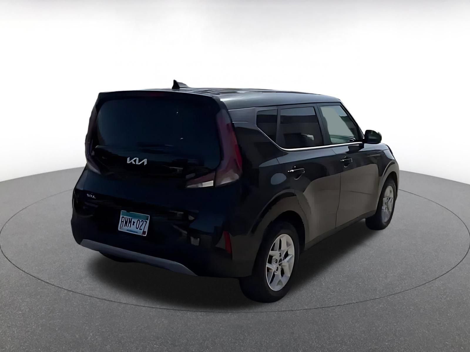 Used 2025 Kia Soul LX w/ LX Technology Package FWD image 11