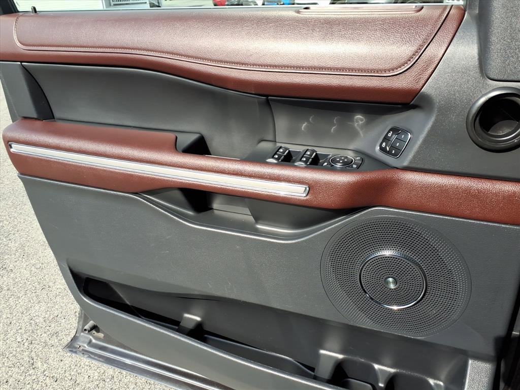 Used 2024 Ford Expedition Limited image 15