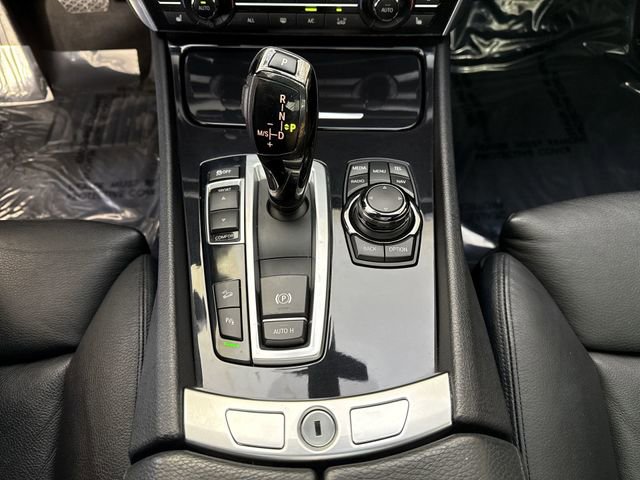 Used 2013 BMW 550i Gran Turismo xDrive image 17