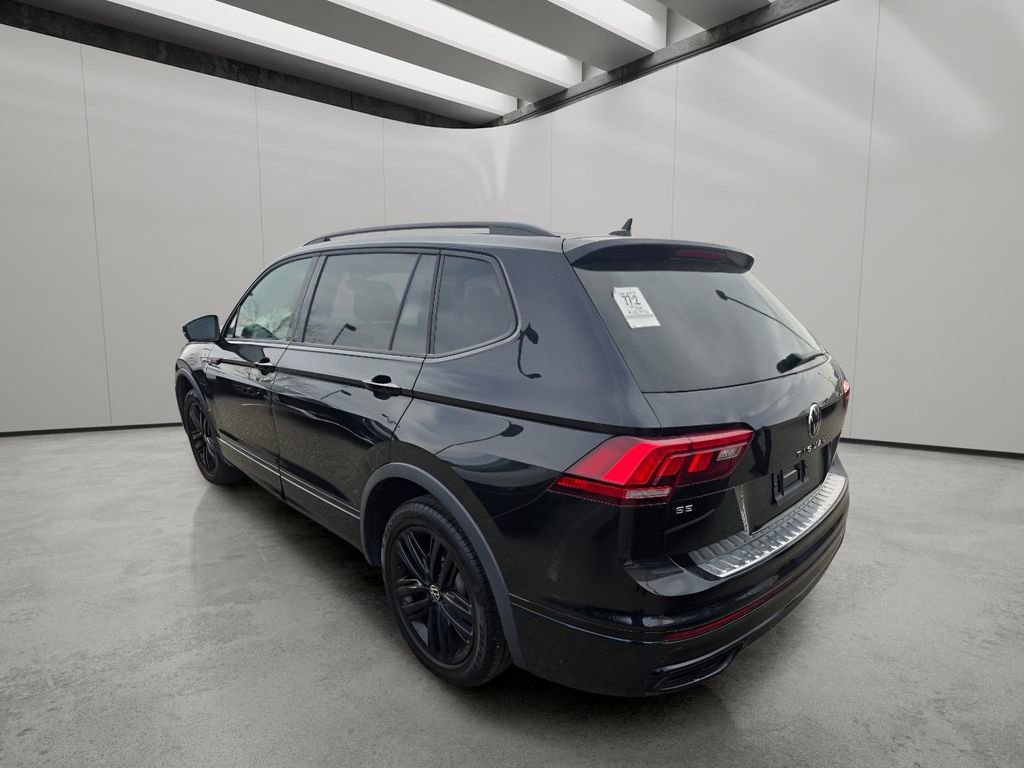 Used 2022 Volkswagen Tiguan SE R-Line image 3