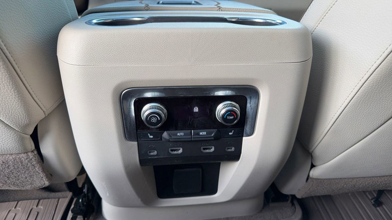 Used 2021 GMC Yukon XL Denali w/ Denali Ultimate Package image 33