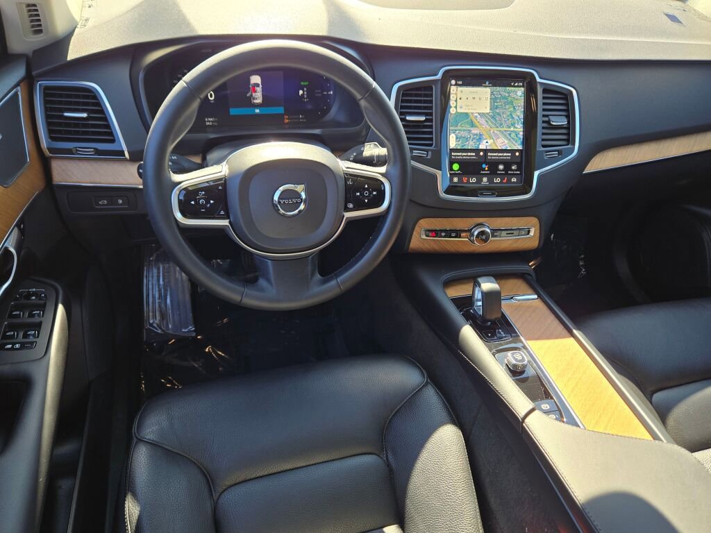 Used 2023 Volvo XC90 T8 Core image 3