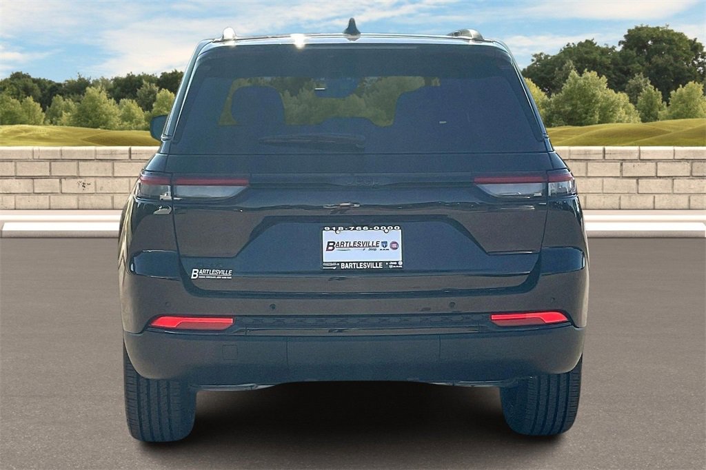 New 2025 Jeep Grand Cherokee Altitude image 4