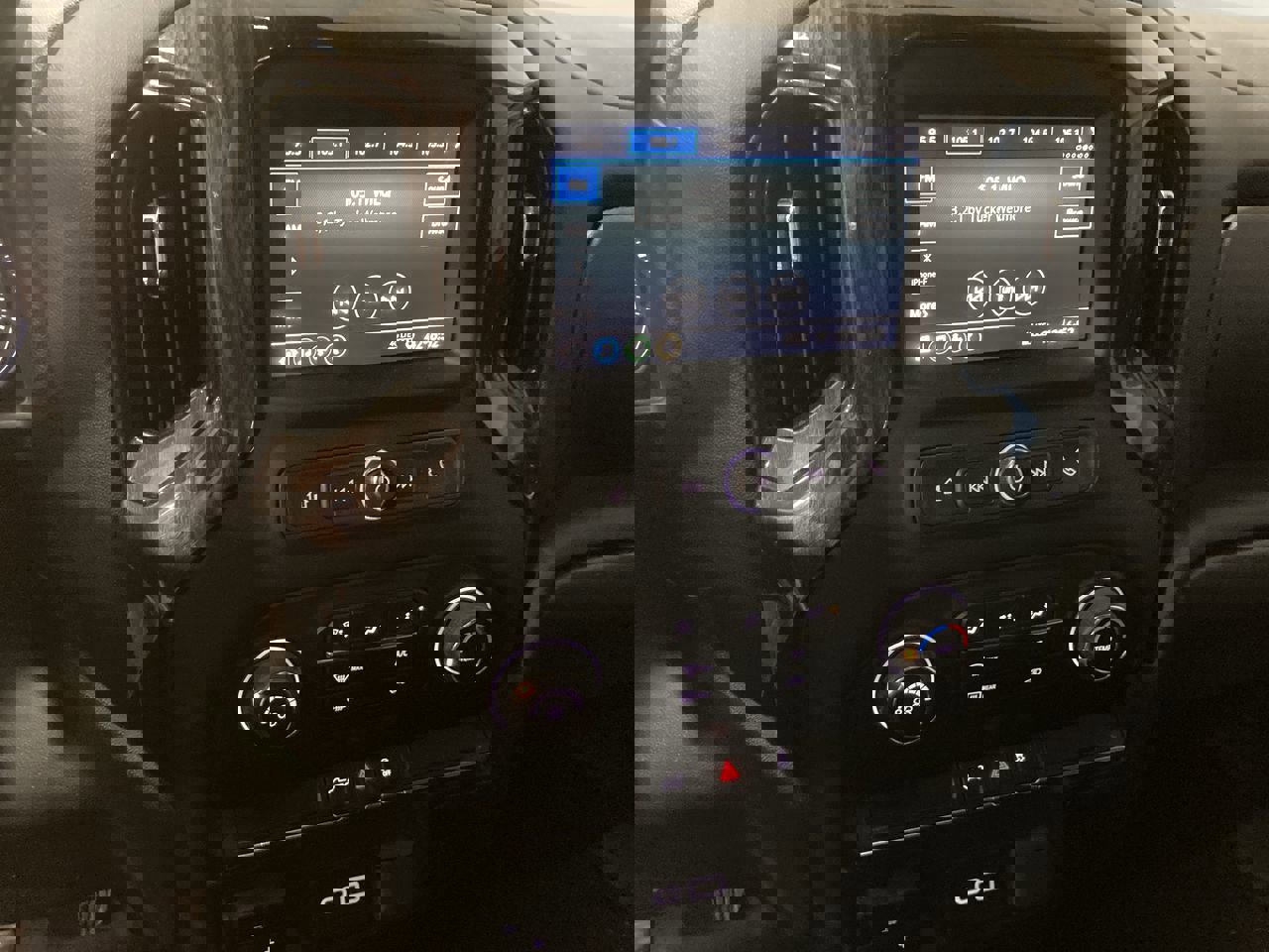 Used 2022 Chevrolet Silverado 2500 Custom w/ Custom Convenience Package image 15