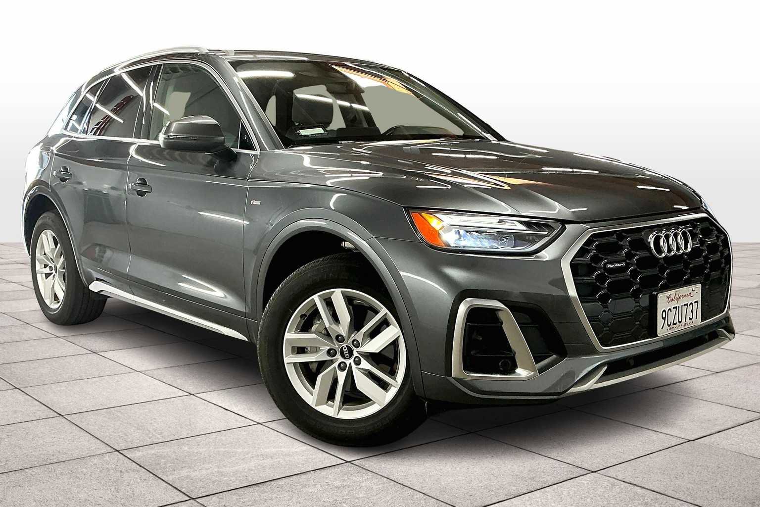 Used 2023 Audi Q5 2.0T Premium w/ Convenience Package image 2