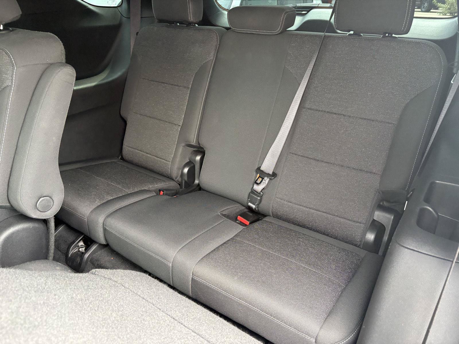 Used 2025 Chevrolet Traverse LT FWD image 15